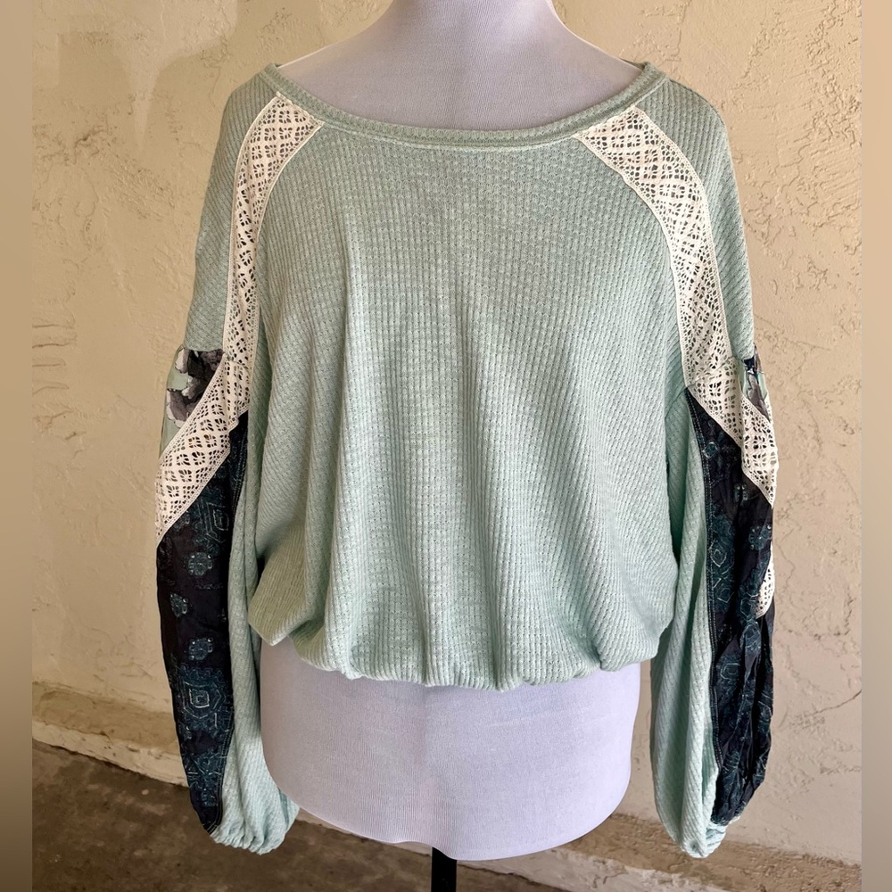 Free People Green Raglan Sweatshirt w/ Wide Relaxed Fit Sleeves